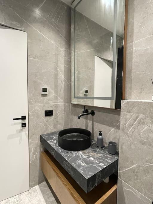 Angry Architects Apartment01 Tiranë Eksteriør bilde